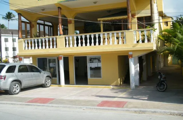 Hotel El Guayacan Las Terrenas parking